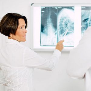 OA Dr Elisabeth Altenhuber-Enickl erklärt die Interventionelle Schmerztherapie